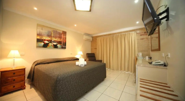 Номер Executive Emerald Central Palms Motel