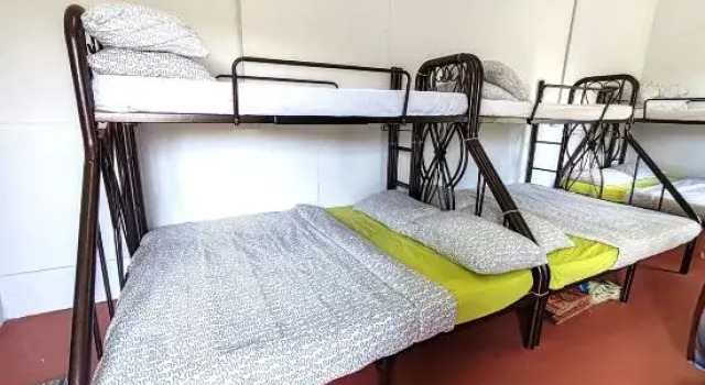 Кровать в общем номере Hotel O Eleven Inn