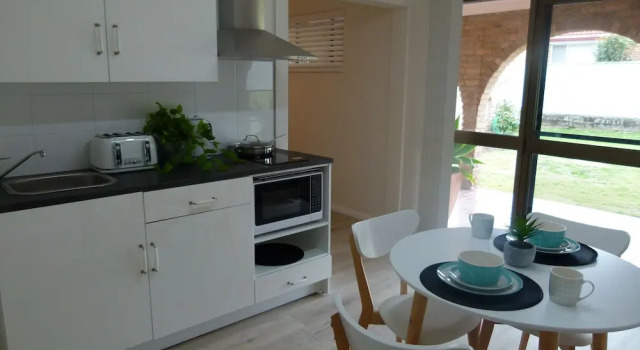 Апартаменты The Sanctuary at Paradise Beach B&B