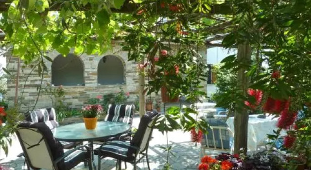 Felitsia Apartments & Studios, Book Apartment Mouresi 