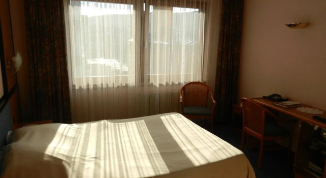 Albert 1er, Rezervovat Hotel Hotely v Lutych s parkováním, Parkování