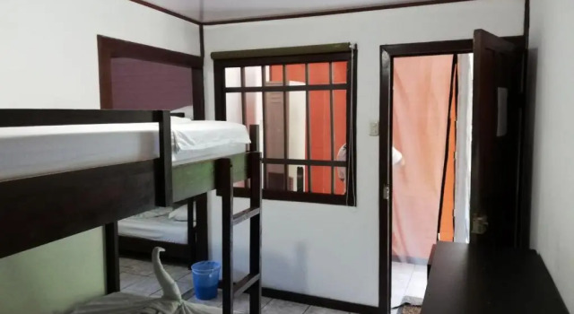 Кровать в общем номере Aracari Garden Hostel