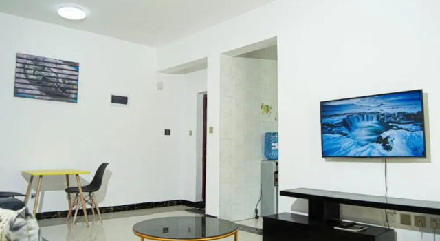 Furnished Hub Kileleshwa, Забронировать Апартаменты/квартира Отели Найроби Каунти с парковкой, рядом с Торговый центр Yaya Centre, Парковка