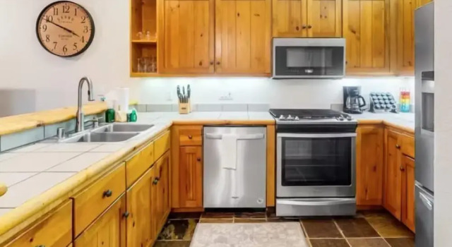 Коттедж с 4 комнатами с балконом 4 Bedroom Townhome In East Keystone Along Shuttle Route To River Run Village