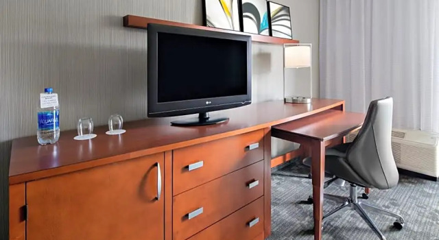 Четырёхместный люкс c 1 комнатой Courtyard by Marriott Pittsburgh Airport