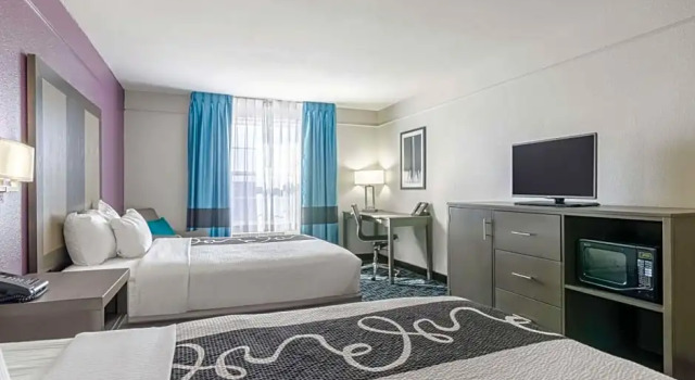 Четырёхместный номер Standard La Quinta by Wyndham Kansas City Airport
