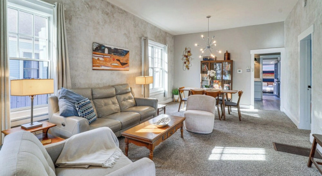 Deck & Home Office: Walkable Albuquerque Home, Забронировать Дом для отпуска Альбукерке Нью-Мексико, рядом с Fresenius Medical Care at Lovelace Medical Center