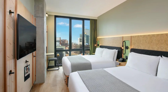 Четырёхместный номер Moxy Brooklyn Williamsburg