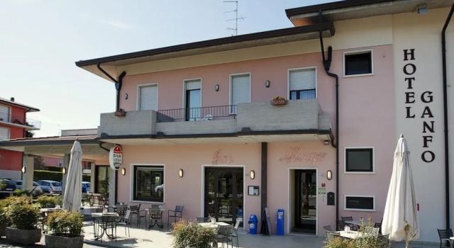 Hotel Ganfo, Забронировать Отель Отели Лугана-ди-Сирмионе с завтраком, Завтраки