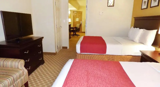 Шестиместный номер Standard Country Inn & Suites by Radisson, Port Orange-Daytona, FL