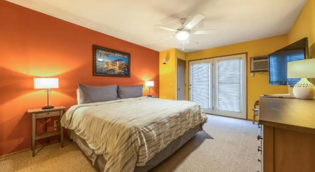 15 Lodge Condo with Hood River Bridge View by RedAwning, Забронировать Апартаменты/квартира Отели Худ-Ривер с парковкой, Парковка