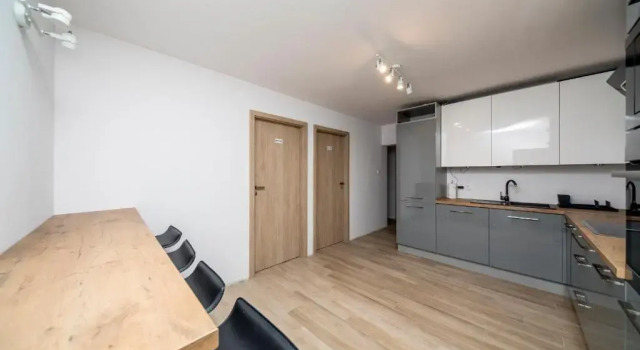 6 Cities Rooms, Prenota Hotel Praga-Północ 