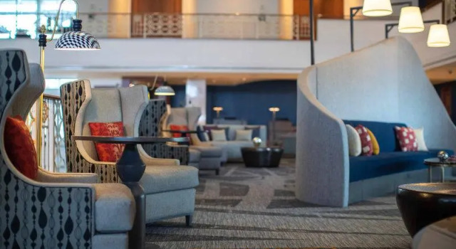 Четырёхместный номер Standard с красивым видом из окна Renaissance Concourse Atlanta Airport Hotel