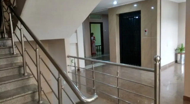 HOTEL RAJ PALACE by ROH, Prenota Hotel Hotel a Dibrugarh con parcheggio, Parcheggio