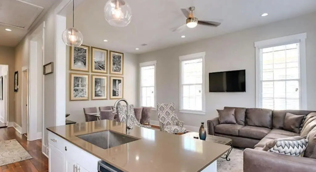 Коттедж 111 Waldburg street Beautifully Renovated Historic 5 bedroom 5 bath