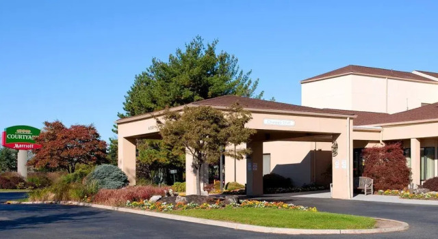 Courtyard by Marriott Newark Liberty International Airport