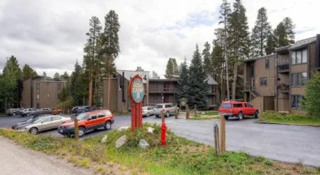 Gold Camp I125, Забронировать Отель Отели Брекенридж с парковкой, рядом с Trygve's Platter Chair Lift, Парковка