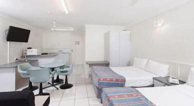 Четырёхместная студия Cairns Holiday Lodge