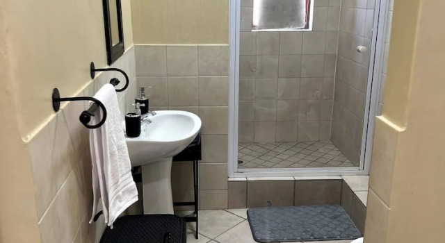 Апартаменты с 3 комнатами с видом на сад Cozy 3 Bed Duplex ,sleeps 6 With Double Bathroom