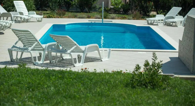 Apartments Renata, Varaa Huoneisto Hotellit Kvarner Islands uima-altaalla, Uima-allas