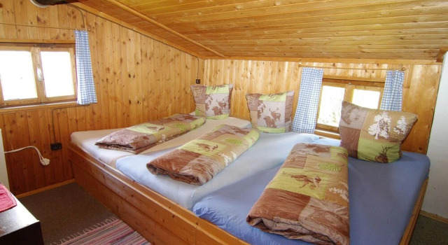 Quaint Mountain Hut in Hippach With Garden and Barbeque, Rezerwuj Dom wakacyjny Hotele w Tyrol z parkingiem, Parking