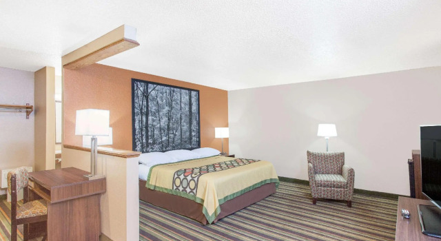 Doppel Suite Super 8 by Wyndham Norton VA