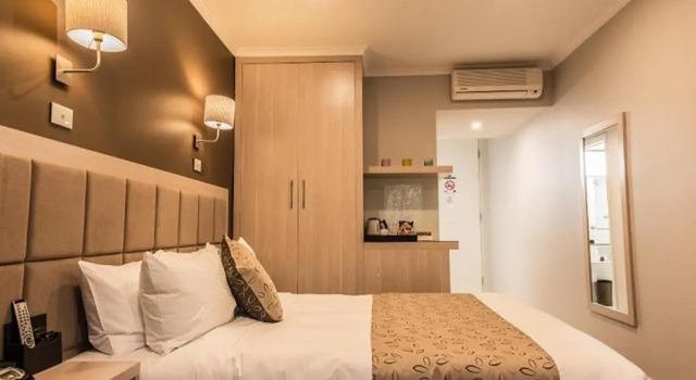 Номер Premium The Waverley International Hotel