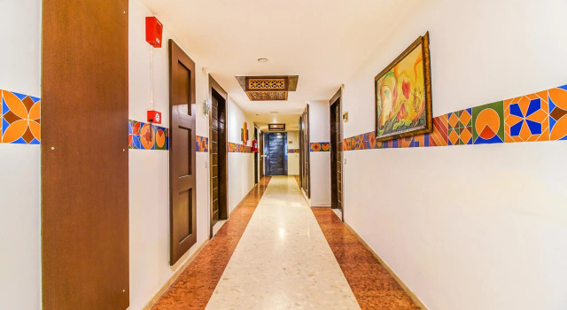Fabhotel White Klove