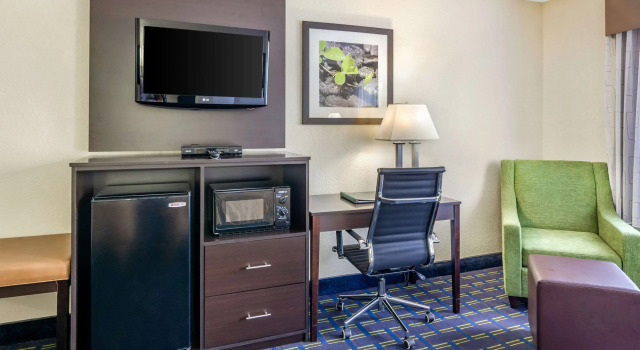 Четырёхместный номер Standard Quality Inn Waynesboro - Skyline Drive