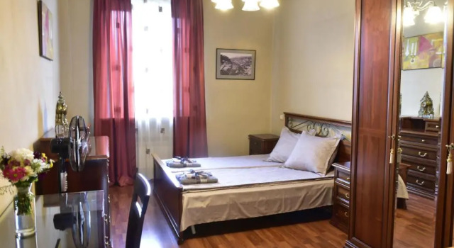 Tbilisi Art Apartment, Забронировать Апартаменты/квартира Мтацминда Тбилиси, рядом с Тбилисский театр оперы и балета