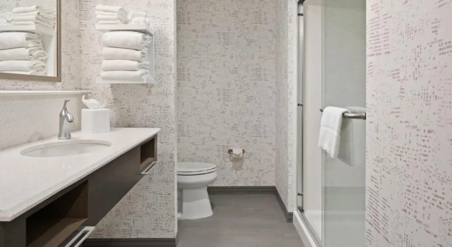 Четырёхместный люкс Hampton Inn & Suites Cranberry Pittsburgh