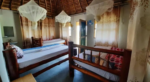 Трёхместный номер Deluxe Tangi Safaris Lodge