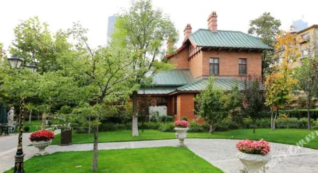 1896 Hotel (Dalian Railway Station Russian Style Street Store), Book Hotel Hotels in Liaoning with Parking, Parking