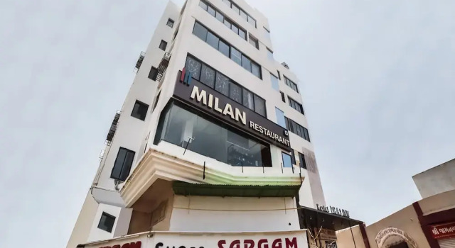 OYO 3335 Hotel Vraj Inn