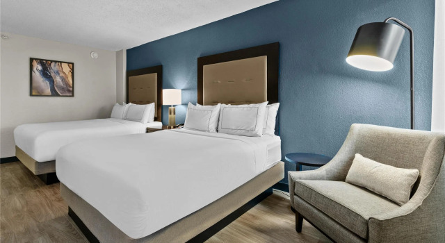Номер Standard DoubleTree by Hilton Raleigh Midtown, NC