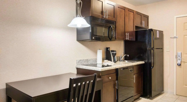 Двухместный номер Standard Candlewood Suites Stafford Quantico