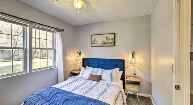 Коттедж Pet-friendly Charleston Home w/ Fenced Yard!