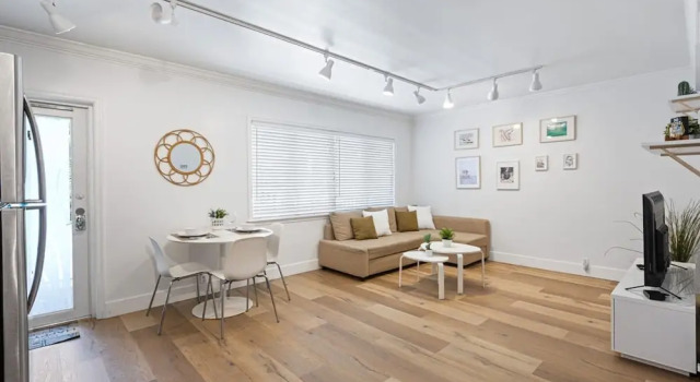 Charming Apartment in Las Olas Blvd Isle, Забронировать Апартаменты/квартира Отели Форт-Лодердейл с парковкой, Парковка