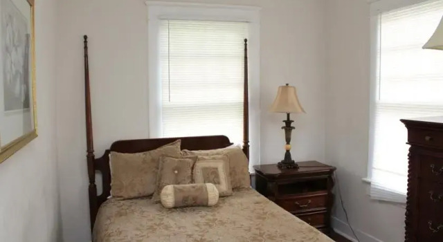 Charming Uptown Bungalow, Забронировать Отель Новый Орлеан Луизиана, рядом с Ochsner Baptist