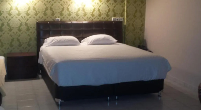 Полулюкс Hotel Ermis