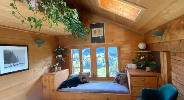 Вилла Deluxe Gstaad Paradise View Chalet with Jacuzzi