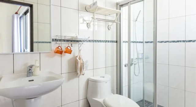 Двухместный номер Deluxe с балконом K&B Happy Hostel