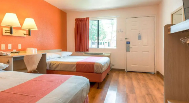 Четырёхместный номер Motel 6-El Cajon, CA - San Diego