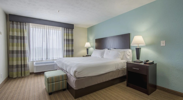 Двухместный люкс с балконом Holiday Inn Express Dandridge by IHG