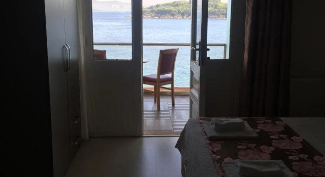 Pyrgos Hotel, Prenota Hotel Adalar 