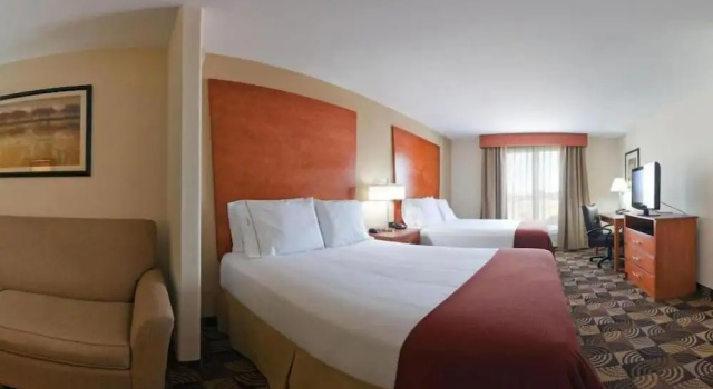 Четырёхместный номер Standard Holiday Inn Express Hotel & Suites Bainbridge by IHG