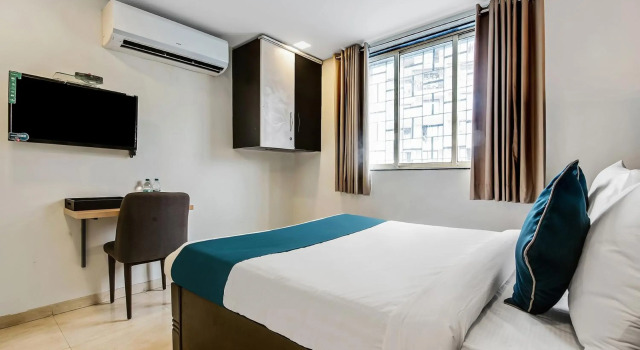 OYO SilverKey 76611 Nirsukh Palace