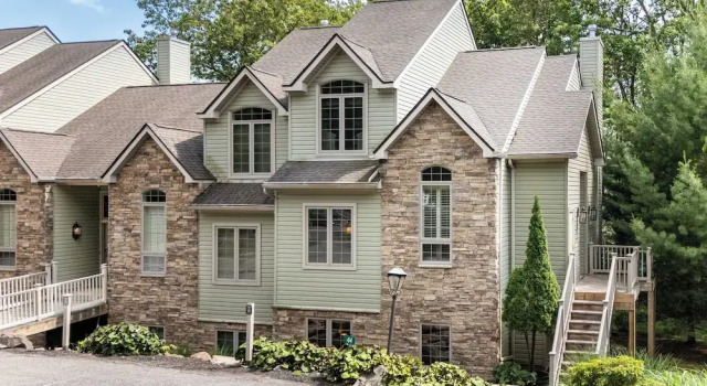 Коттедж Highland Hideaway by Avantstay Group Poconos Retreat w/ Patio + Game Room + Lake/pool Passes Included