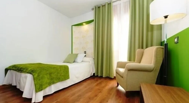 Одноместный номер Standard с балконом Hotel Apolo