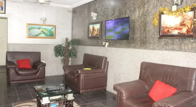 De Milton Hotel and Suites